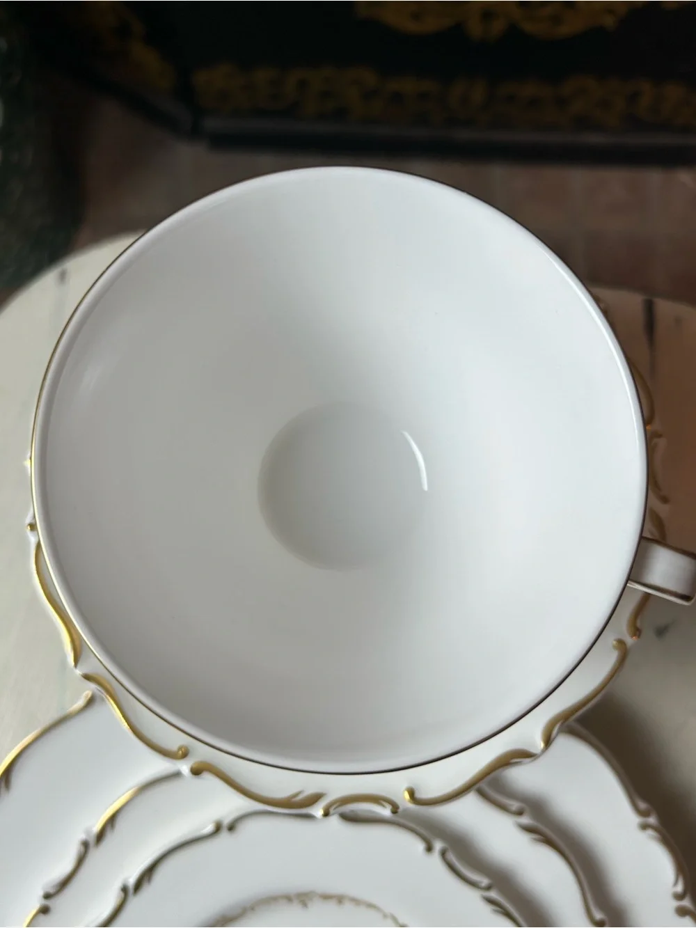ROYAL DOULTON RICHELIEU 4957 Bone China 5 Piece Dinnerware White Gold Trim